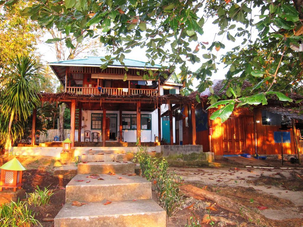 Raja Laut Dive Resort Bunaken Exterior photo