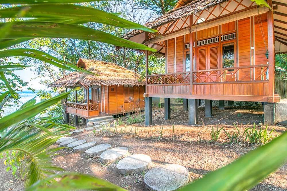 Raja Laut Dive Resort Bunaken Exterior photo